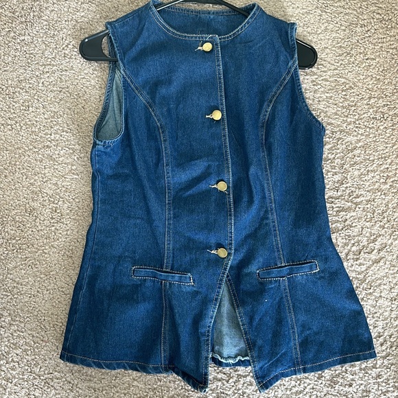 Denim pants set with elastic at the back of the pants and gold buttons - Picture 5 of 7